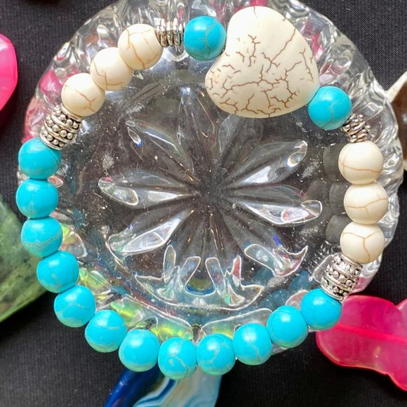 Turquoise and White Howlite Precious Stone Bracelet with Howlite Heart stone - Picture 2 of 2